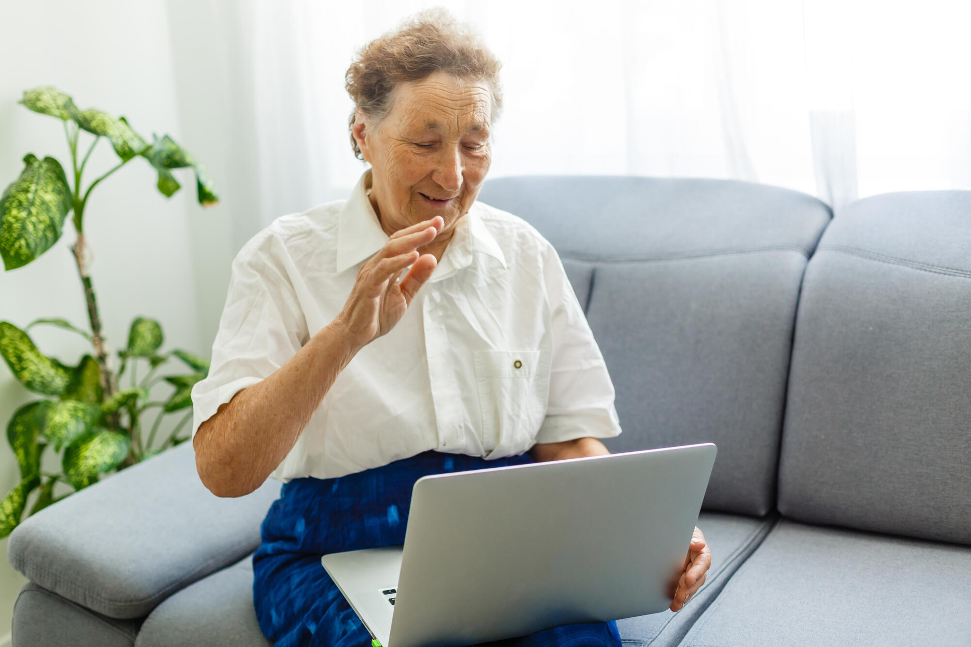 Indoor Winter Activities for Seniors: 5 Engaging Ways to Stay Social